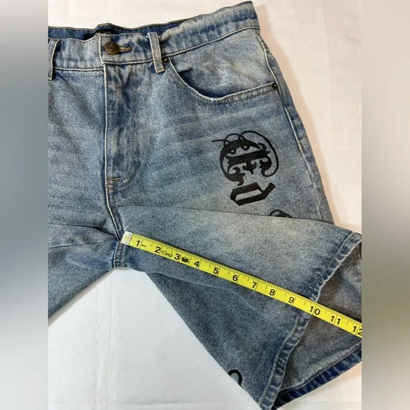 Ed Hardy Graphic Blue Jean Shorts for Men - Picture 6 of 8